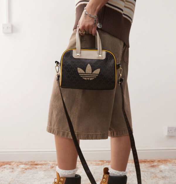Bolso mini bowling adidas originals marrón y crema - Imagen 5